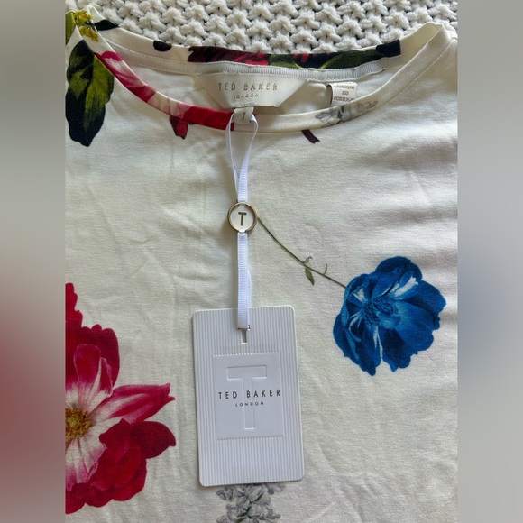 NWT Ted Baker White Floral Short Sleeve Top - Picture 5 of 5